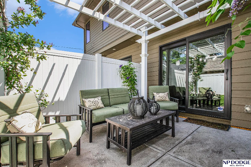 5138 Dodge St - Photo 5 of 20