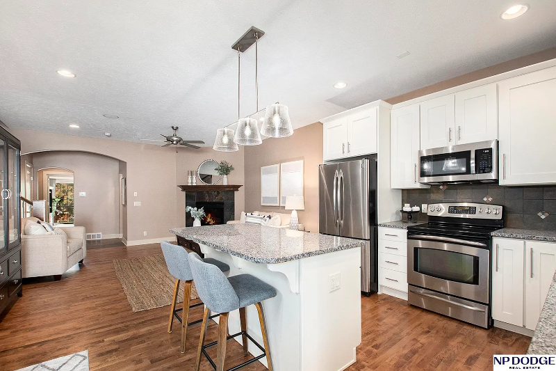 5138 Dodge St - Photo 6 of 20