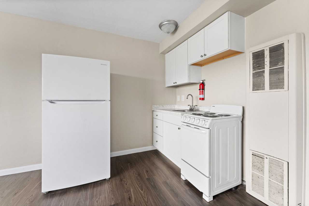 4255 7th St. *EPM* - Photo 2 of 10