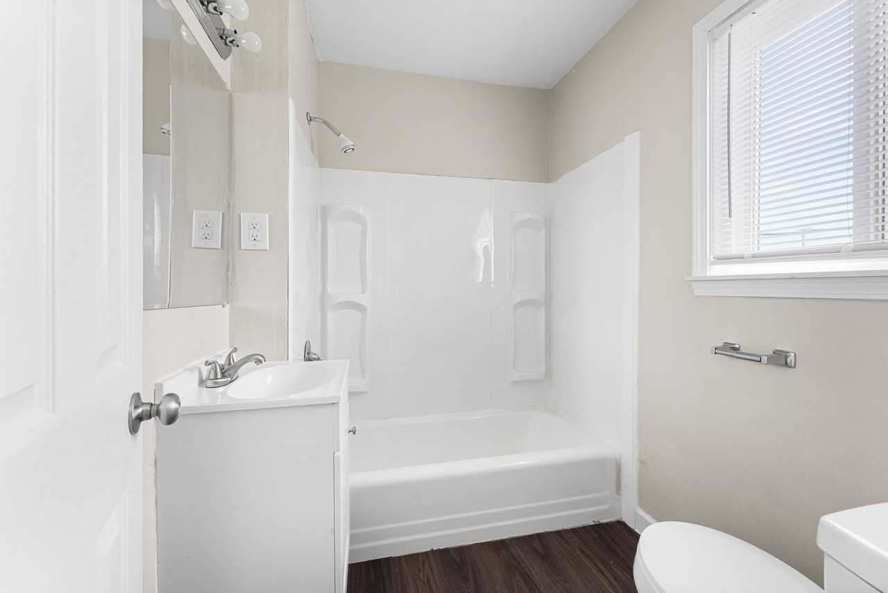 4255 7th St. *EPM* - Photo 3 of 10