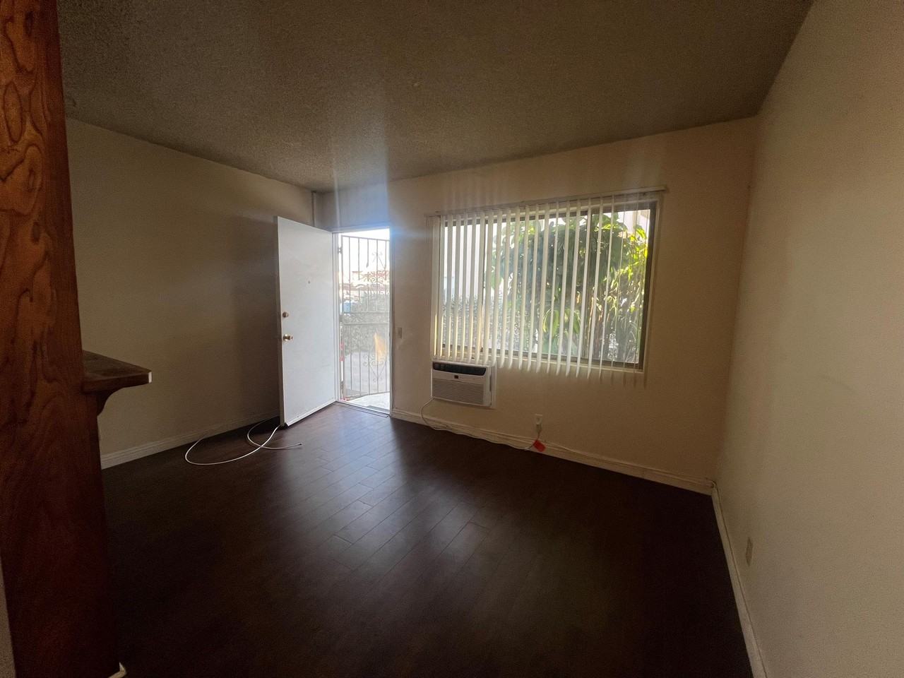 5920 GOLDENWEST AVE. (194) - Photo 4 of 18