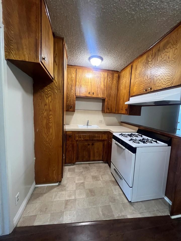 5920 GOLDENWEST AVE. (194) - Photo 5 of 18