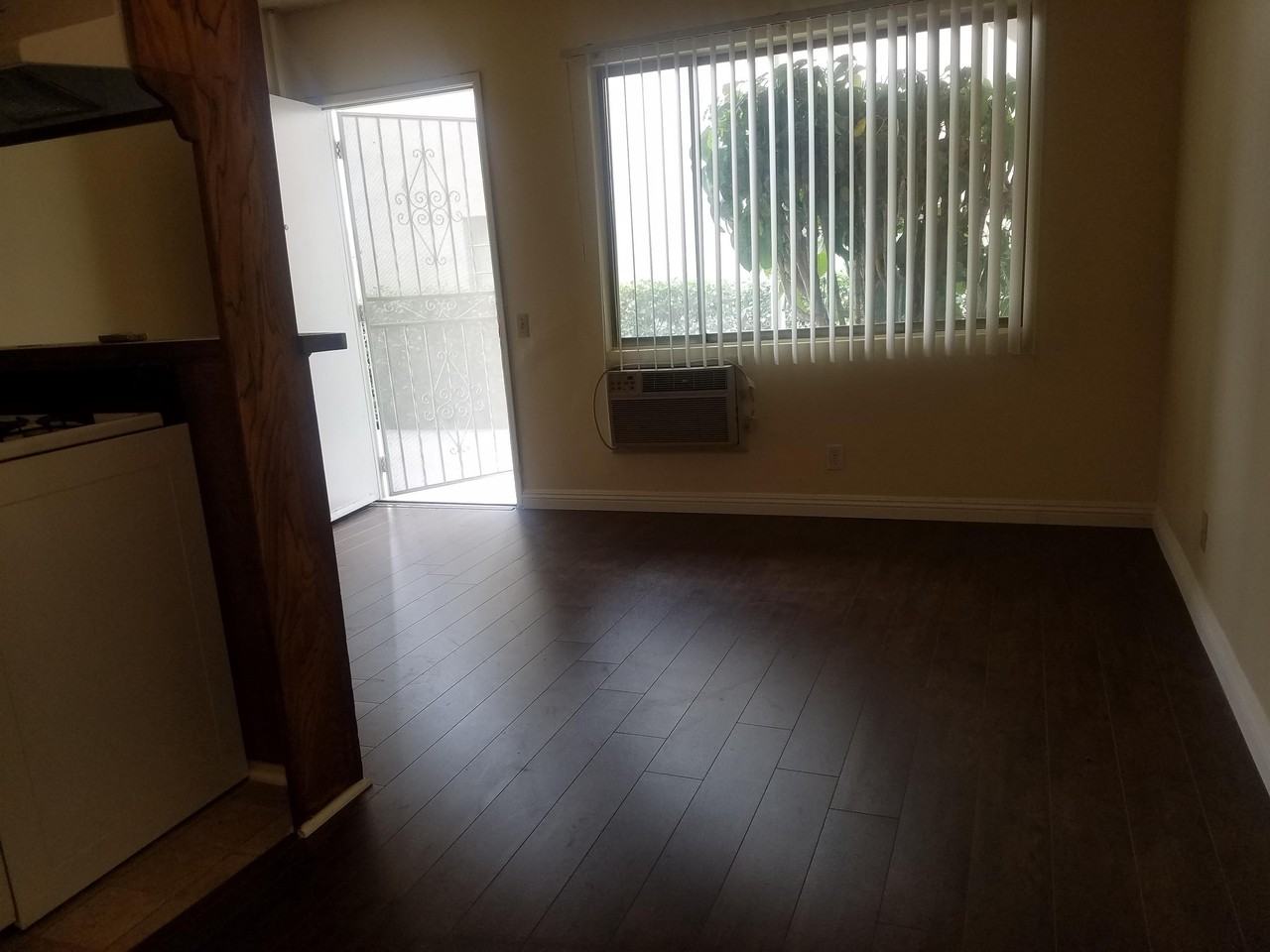 5920 GOLDENWEST AVE. (194) - Photo 6 of 18