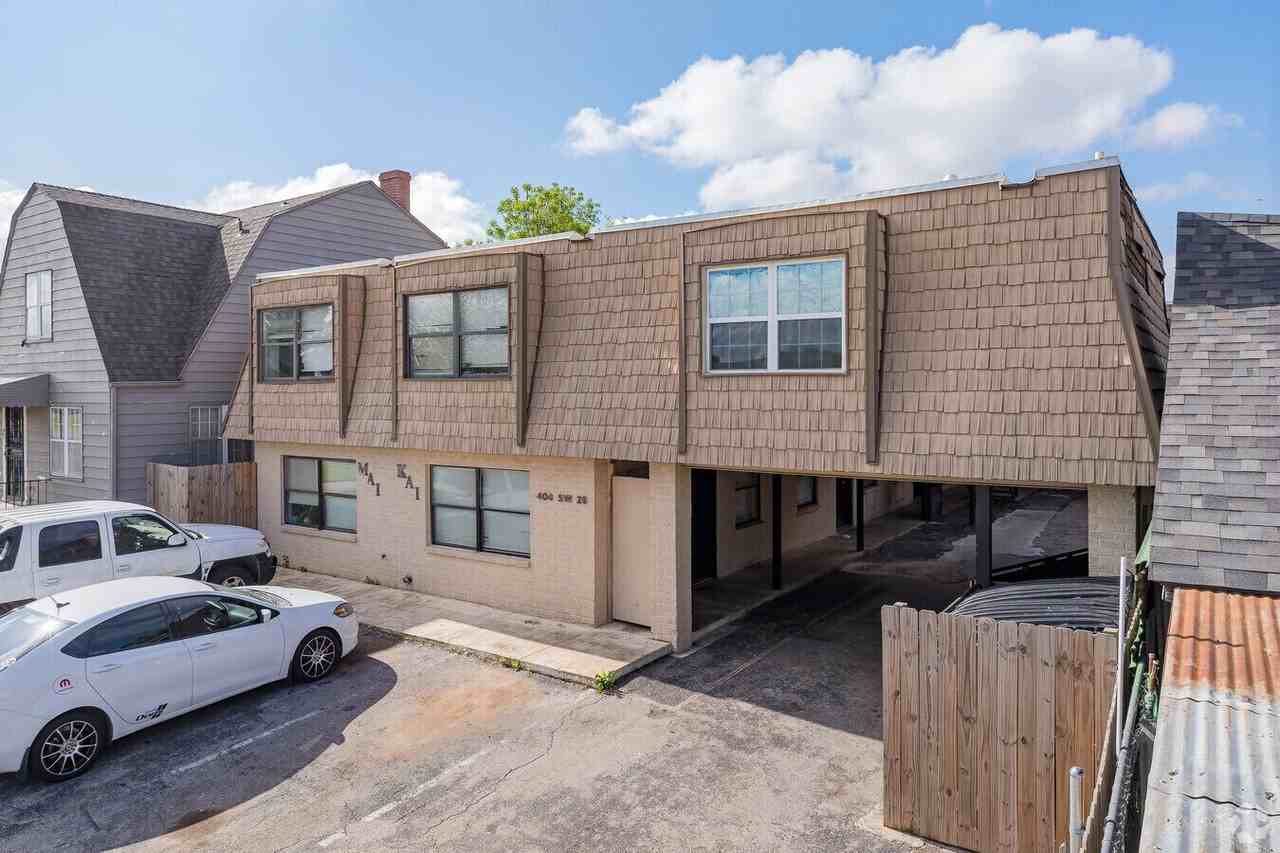 404 Southwest 26th Street - Photo 3 of 50