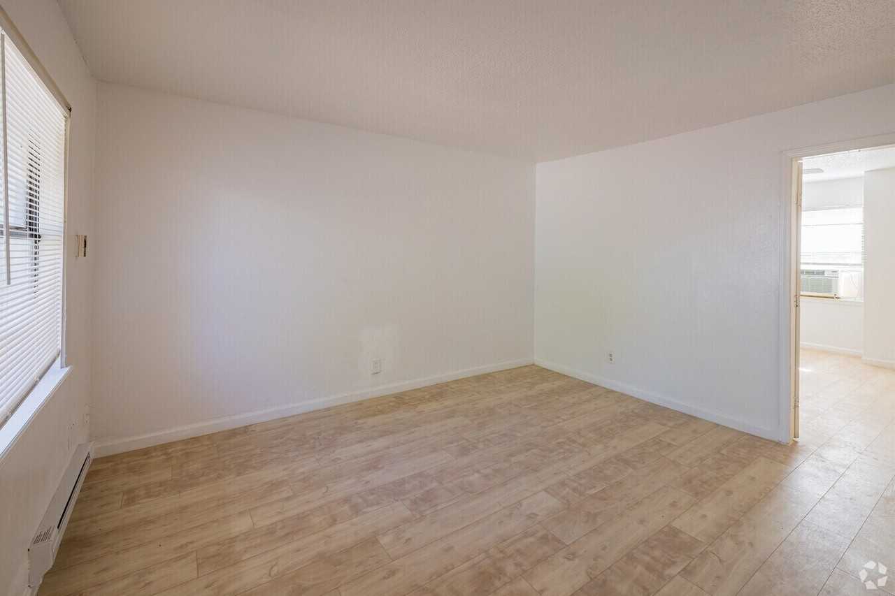 404 Southwest 26th Street - Photo 6 of 50