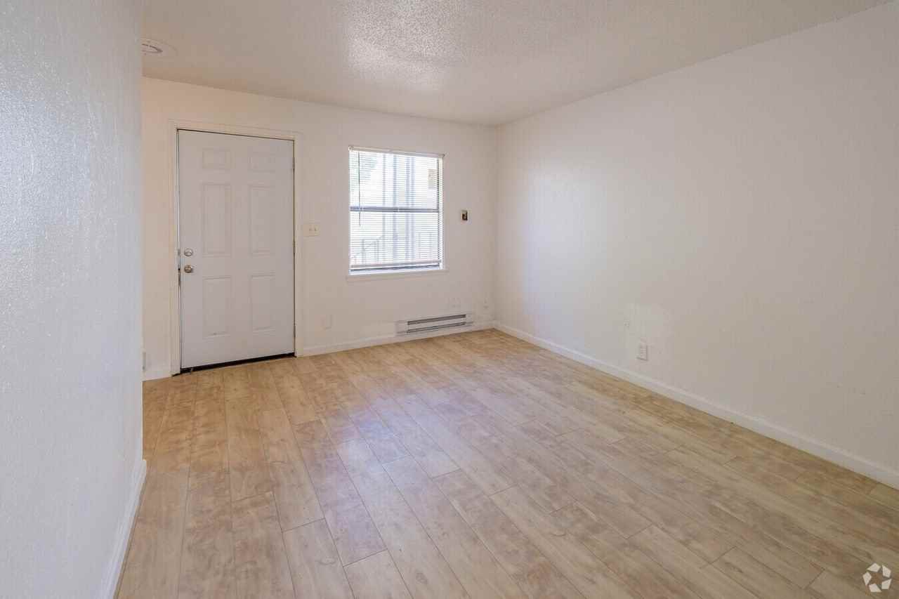 404 Southwest 26th Street - Photo 7 of 50