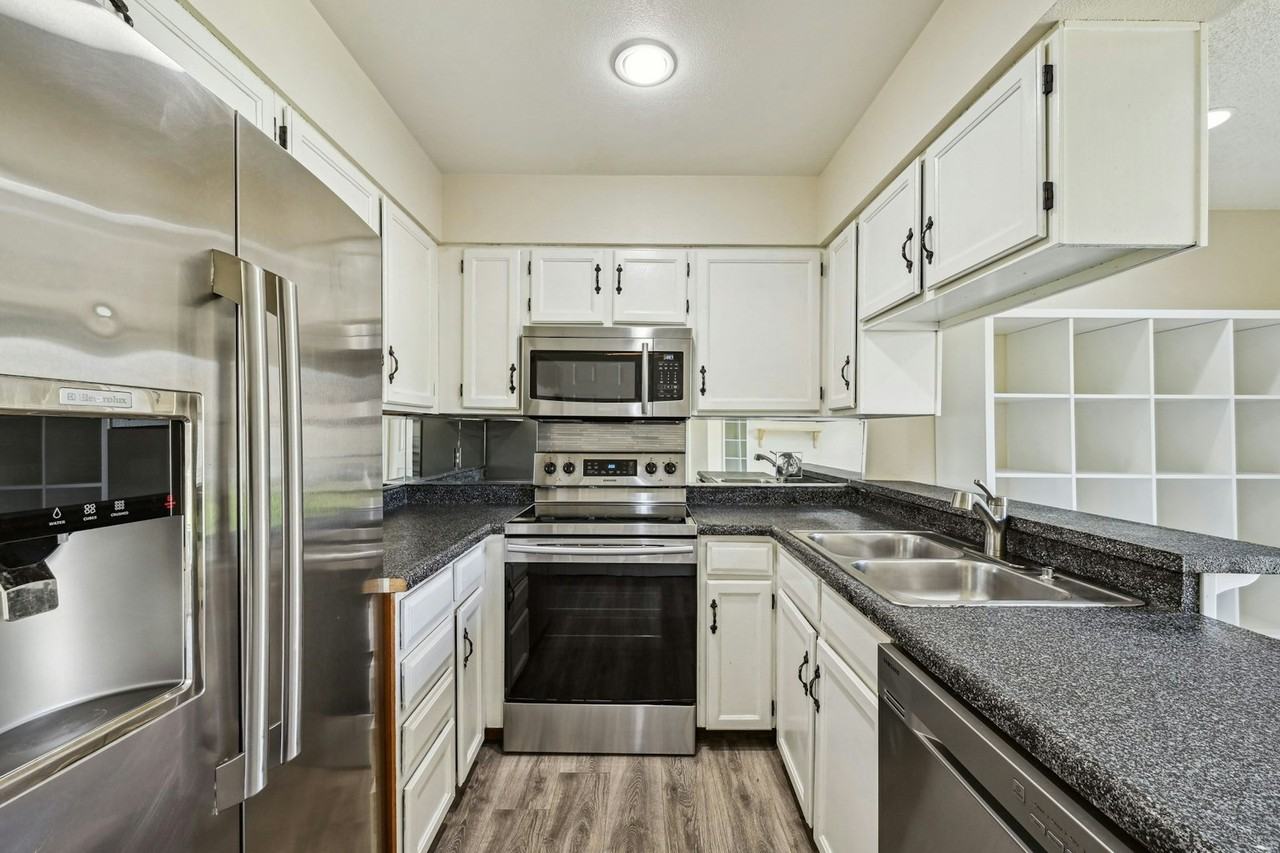 1732 South Blackhawk Way, Unit C - Photo 7 of 25