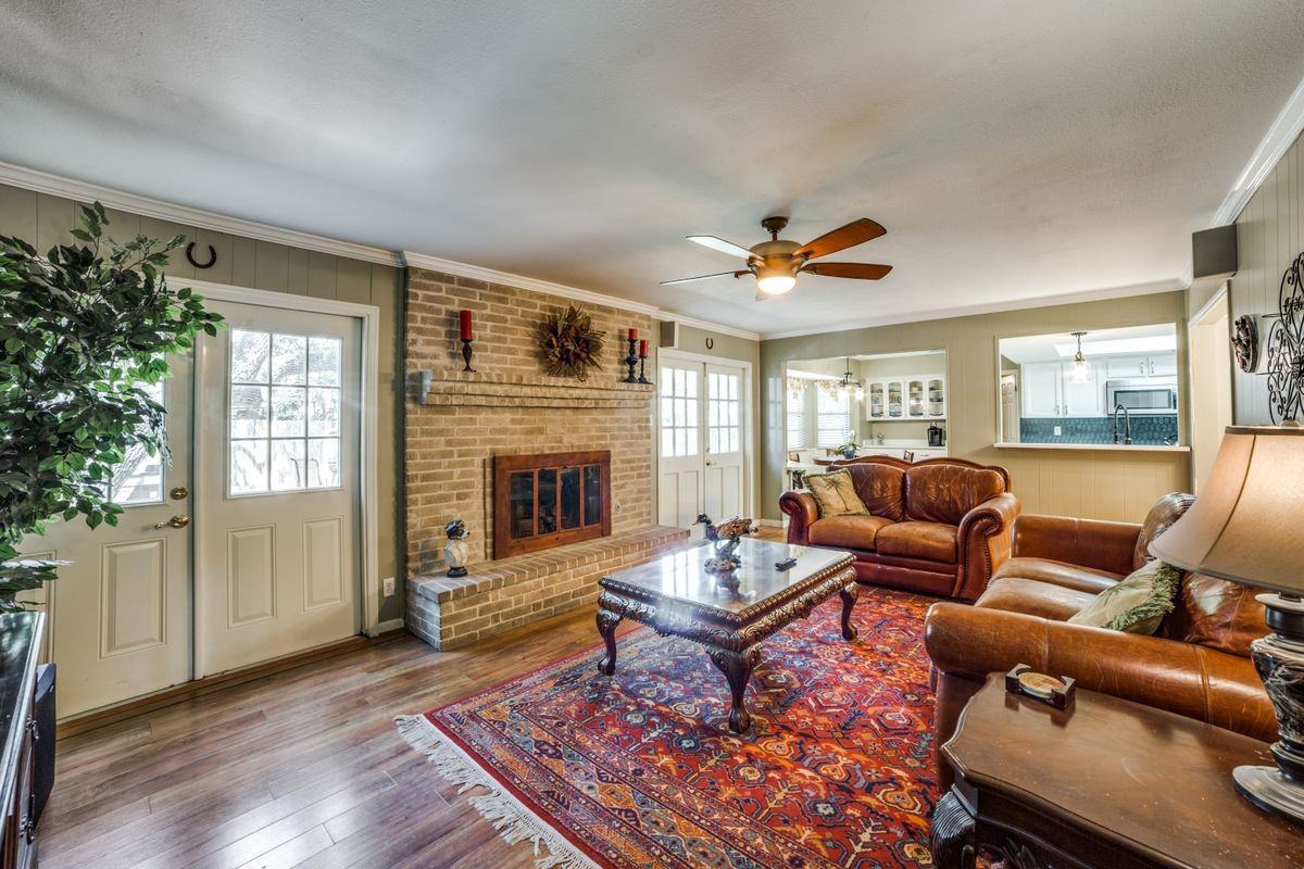 2910 Bee Cave St - Photo 2 of 29