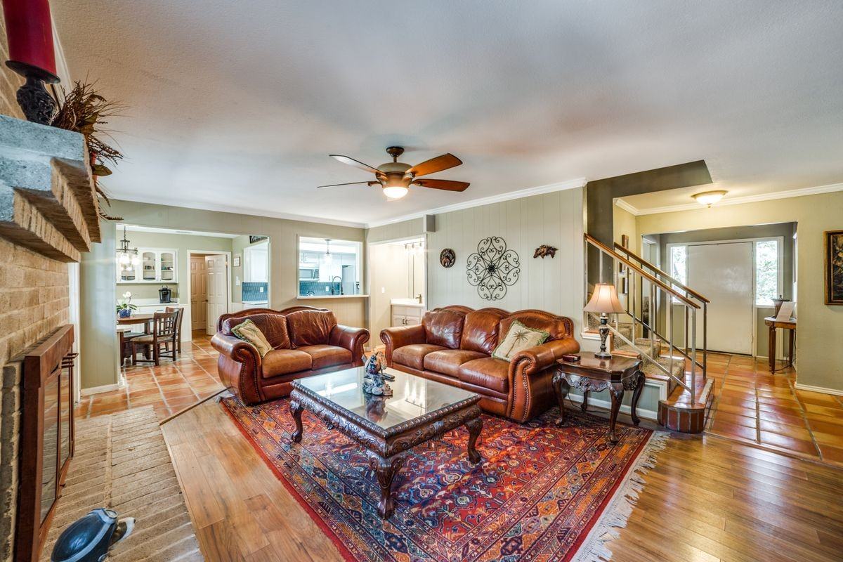 2910 Bee Cave St - Photo 3 of 29