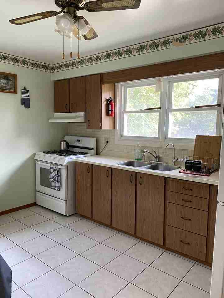 186 Collison Ave - Photo 2 of 20