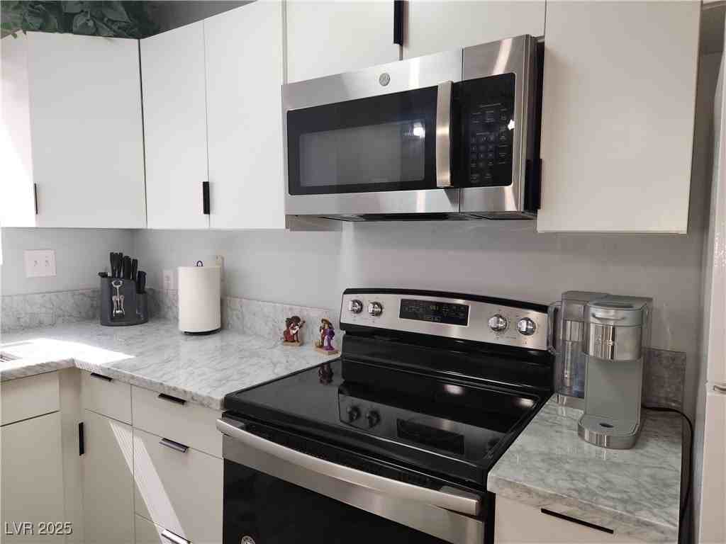 5045 Spencer St #B - Photo 6 of 23