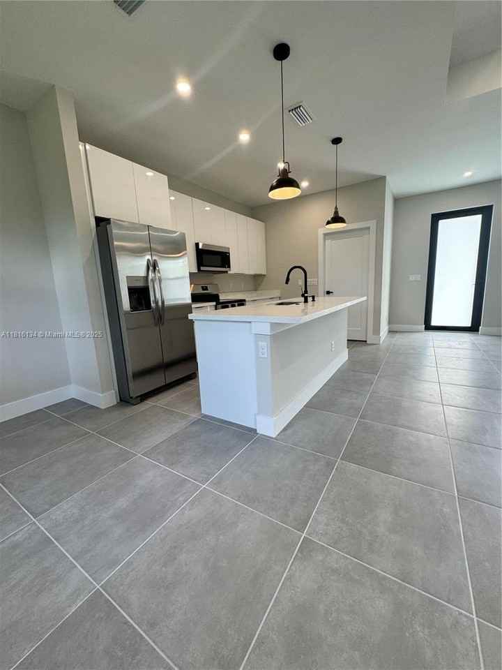 2003 E 15th St #NA - Photo 3 of 11