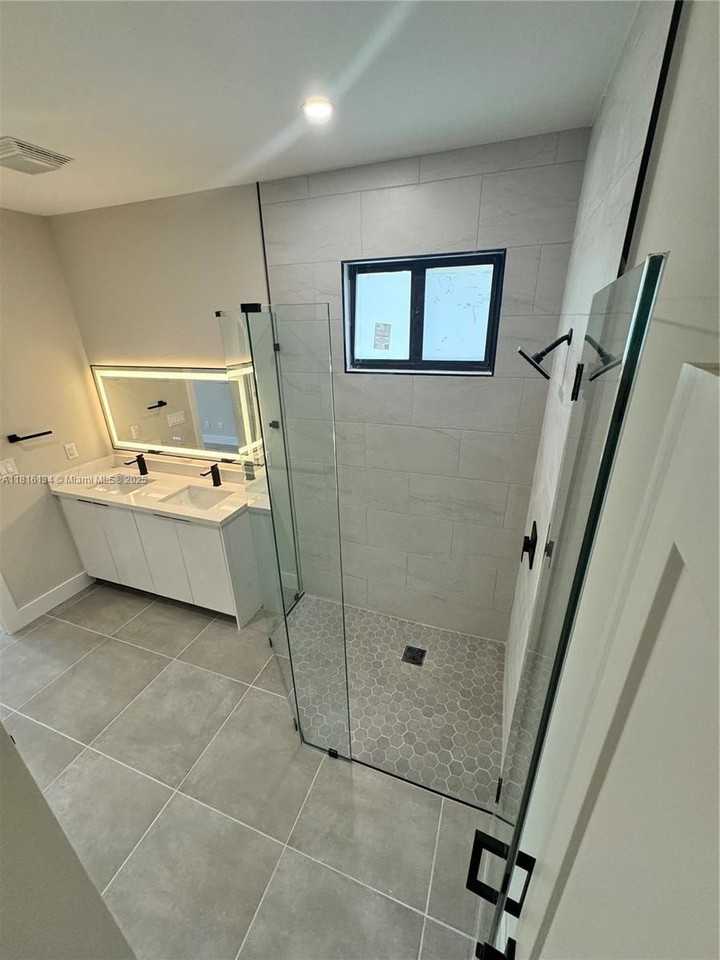 2003 E 15th St #NA - Photo 7 of 11