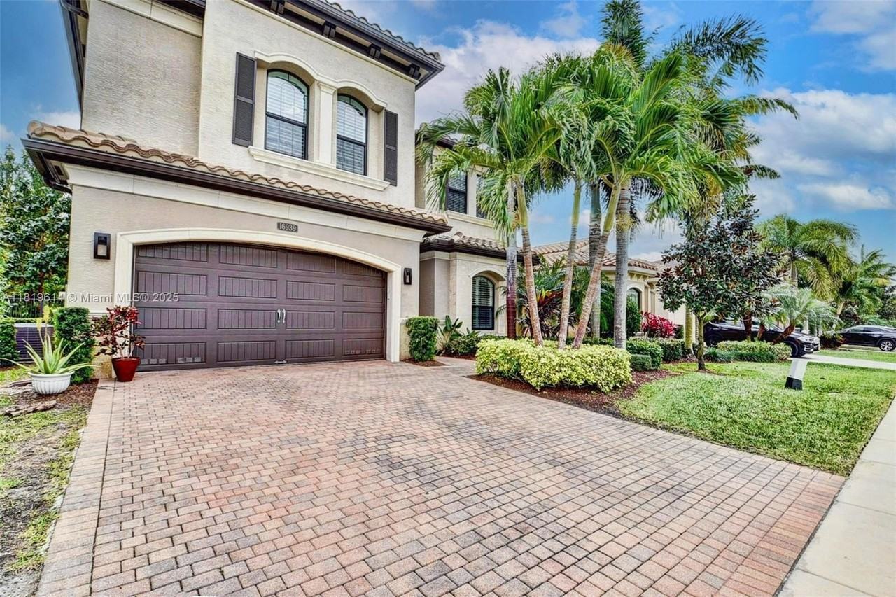 16939 Bridge Crossing Cir #0 - Photo 3 of 50