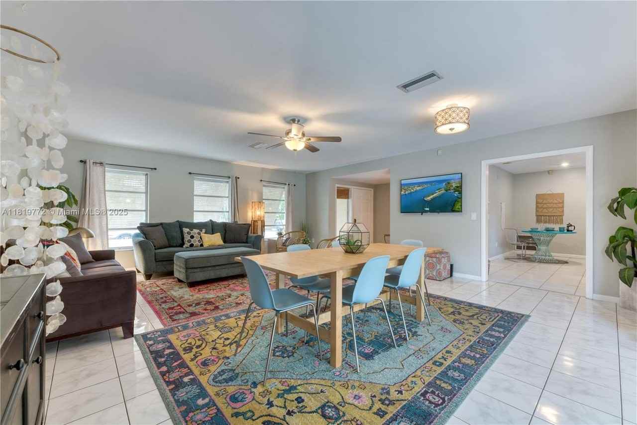 1122 S N St - Photo 2 of 31