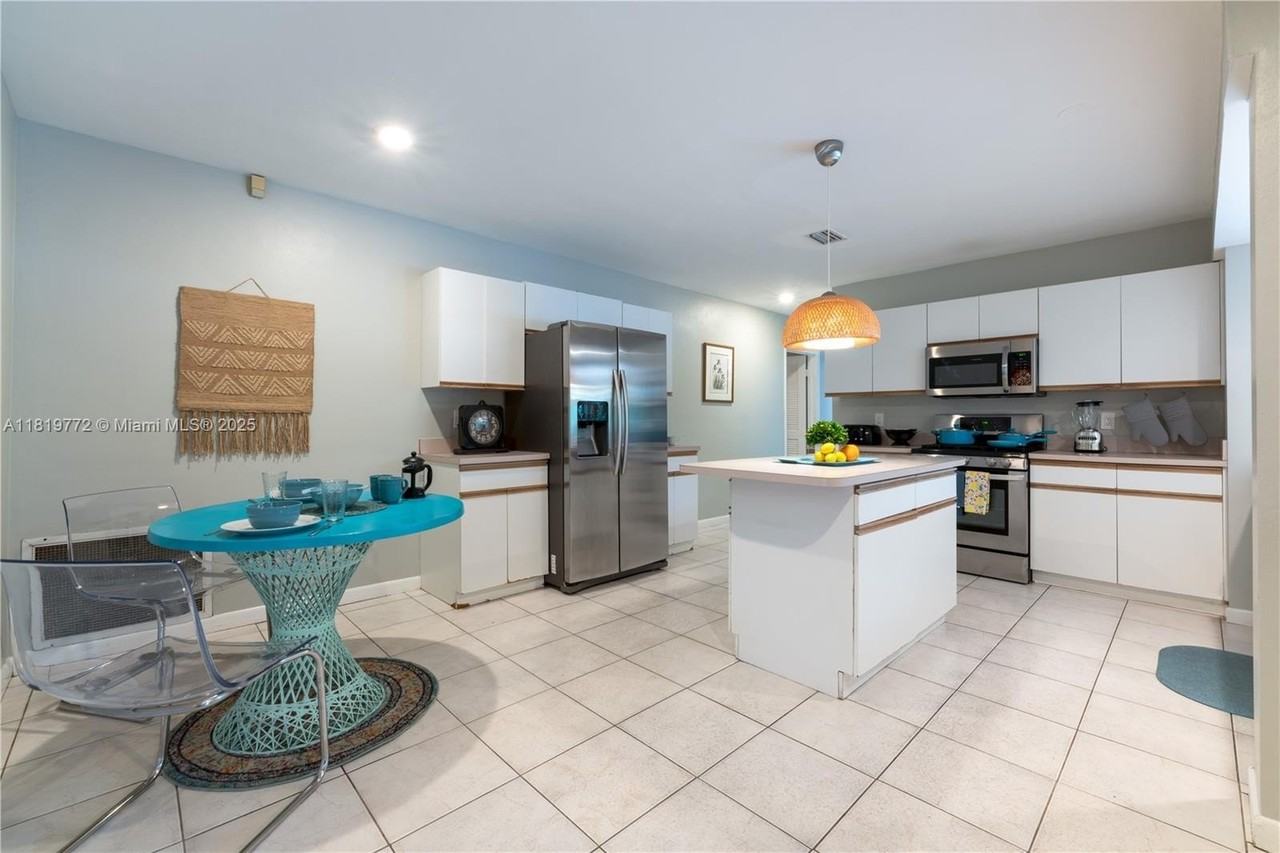 1122 S N St - Photo 5 of 31