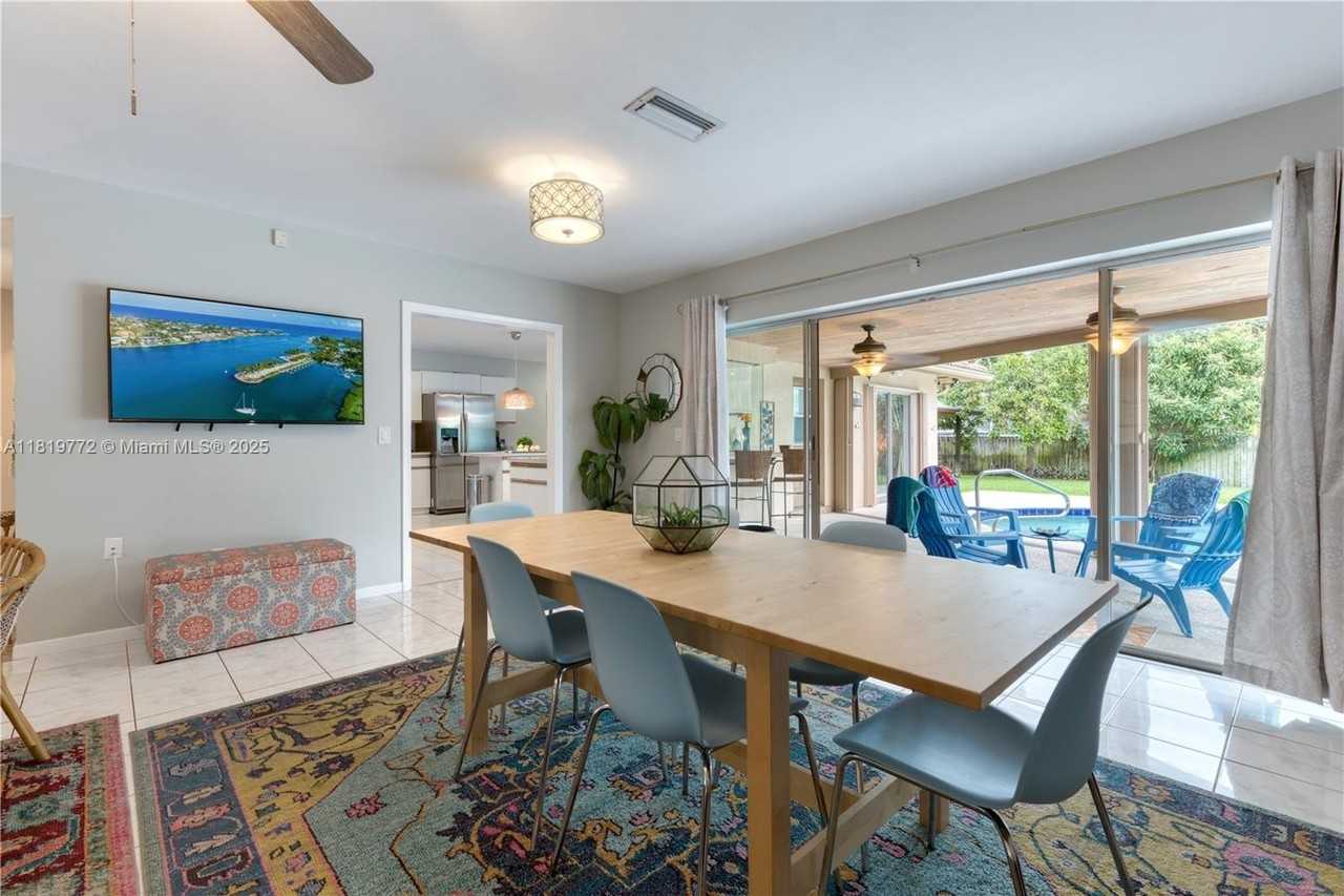 1122 S N St - Photo 6 of 31