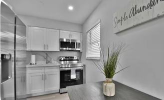 708 Sw 16th Ave #4 - Photo 1 of 1