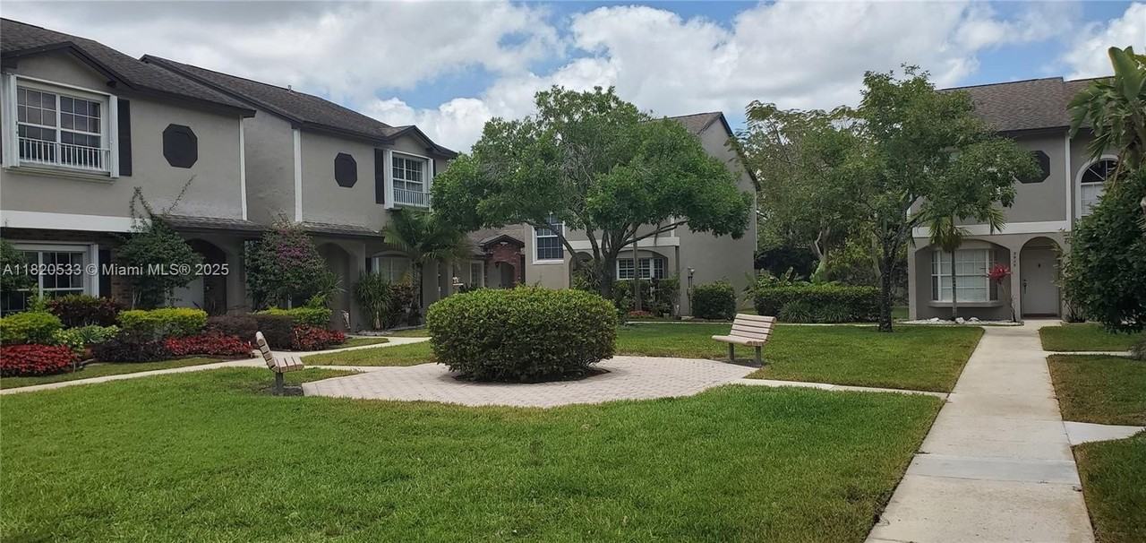 3937 Northwest 122nd Terrace - Photo 4 of 32