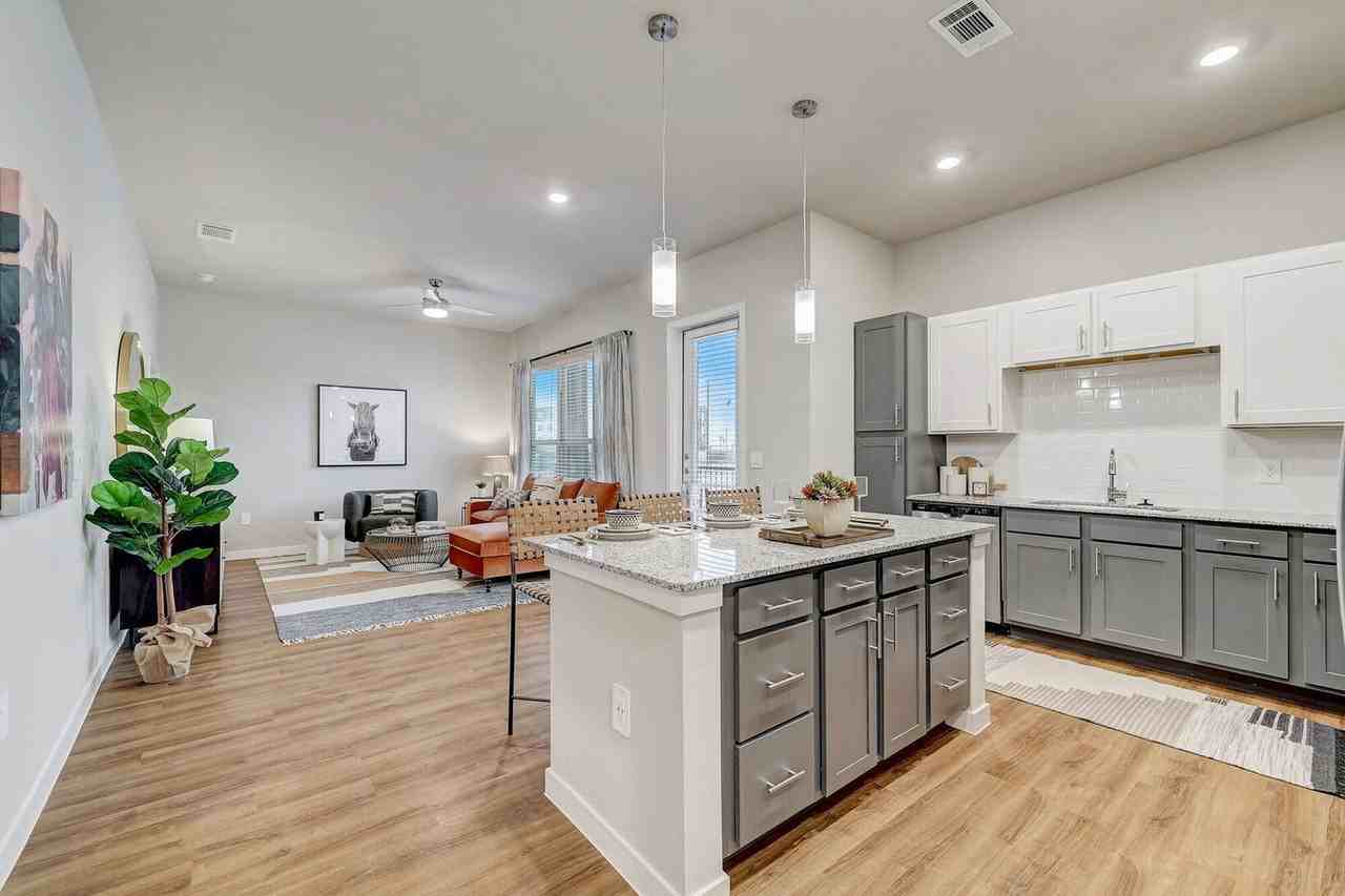 Daleside Ln #3304 - Photo 2 of 8