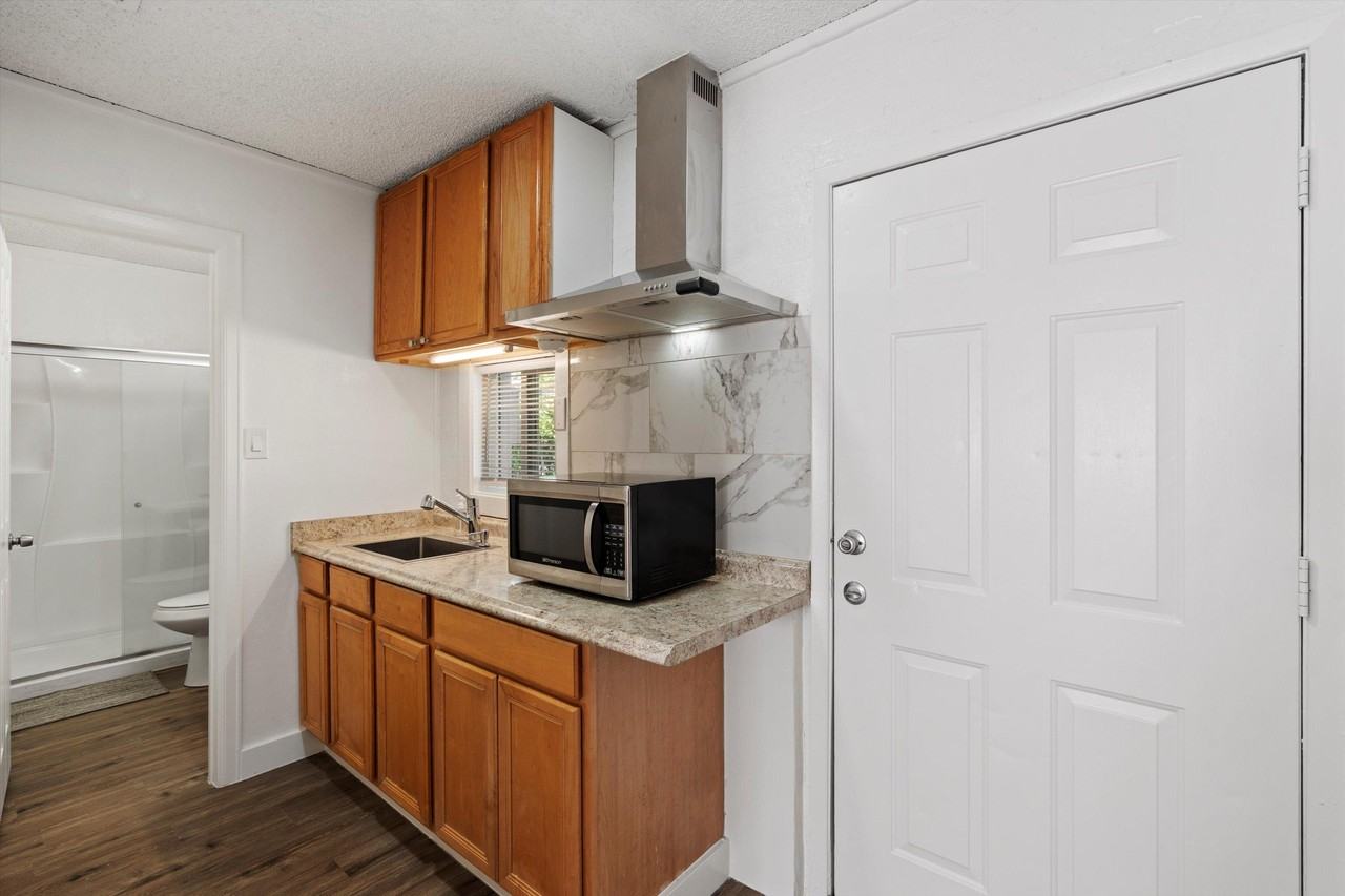 N 31st Ave - Photo 3 of 27