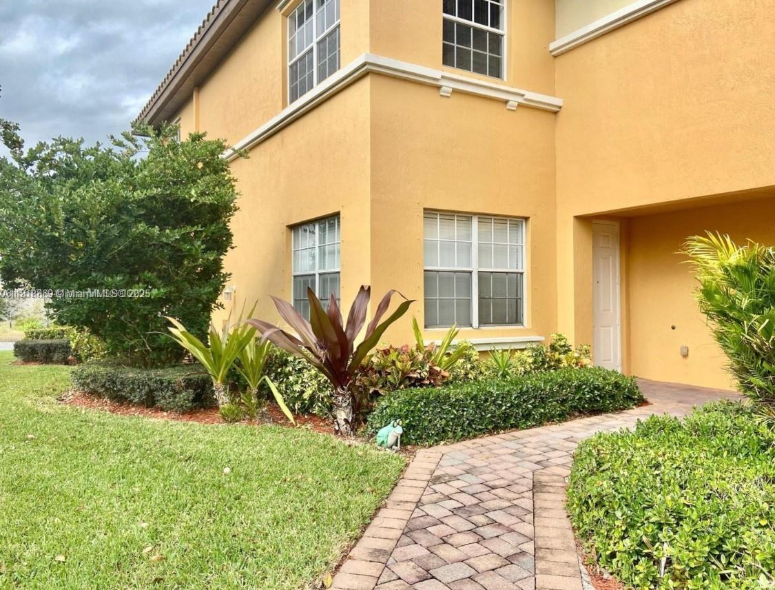 8231 Northwest 127th Lane - Photo 2 of 8