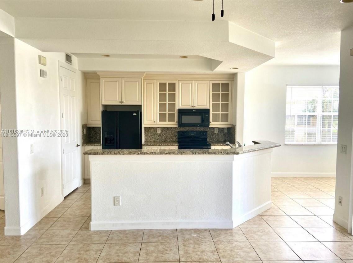 8231 Northwest 127th Lane - Photo 5 of 8