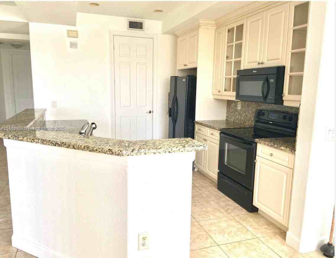 8231 Northwest 127th Lane - Photo 6 of 8