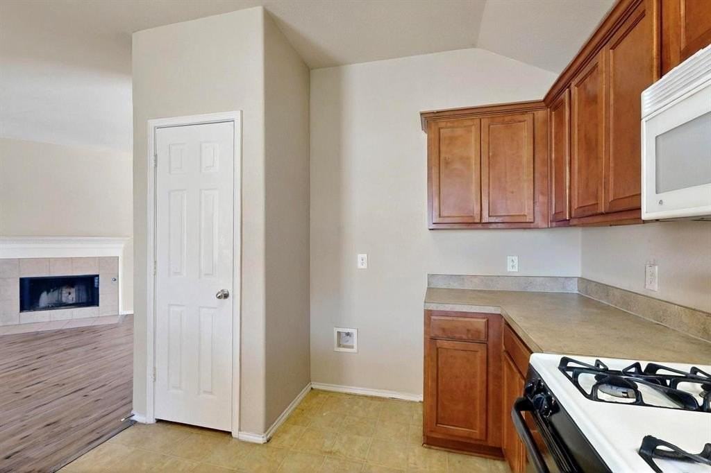 3685 Laurel Crossing Dr - Photo 3 of 40