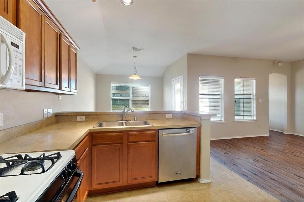 3685 Laurel Crossing Dr - Photo 5 of 40