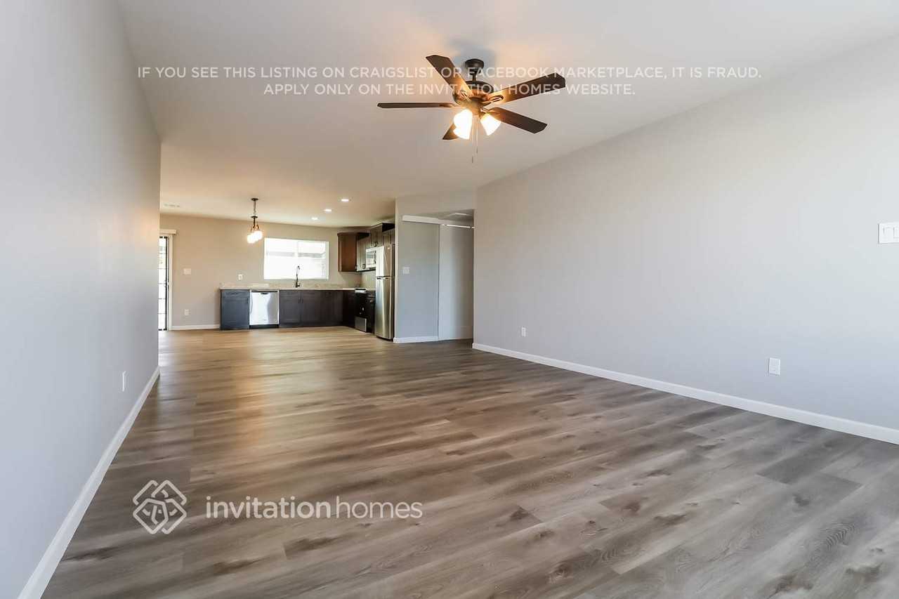 10845 N 44th Ln - Photo 5 of 16