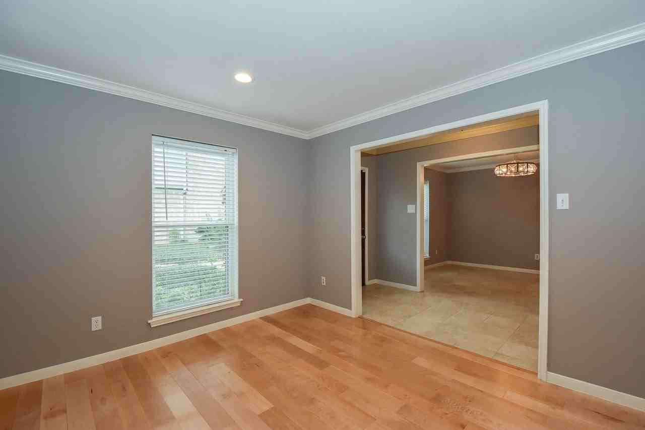 14131 Lost Meadow Ln - Photo 4 of 29