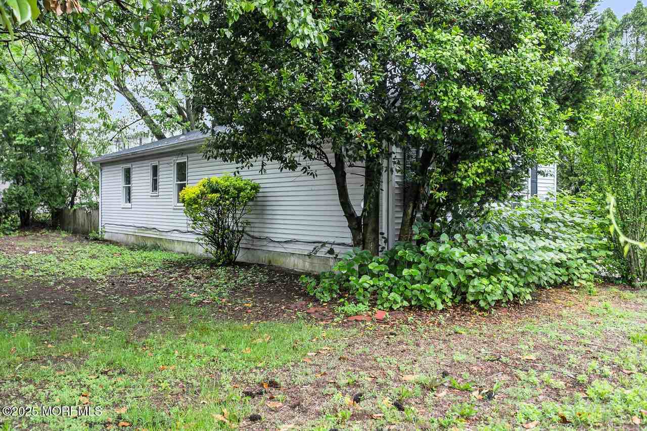 204 Raritan St - Photo 2 of 10