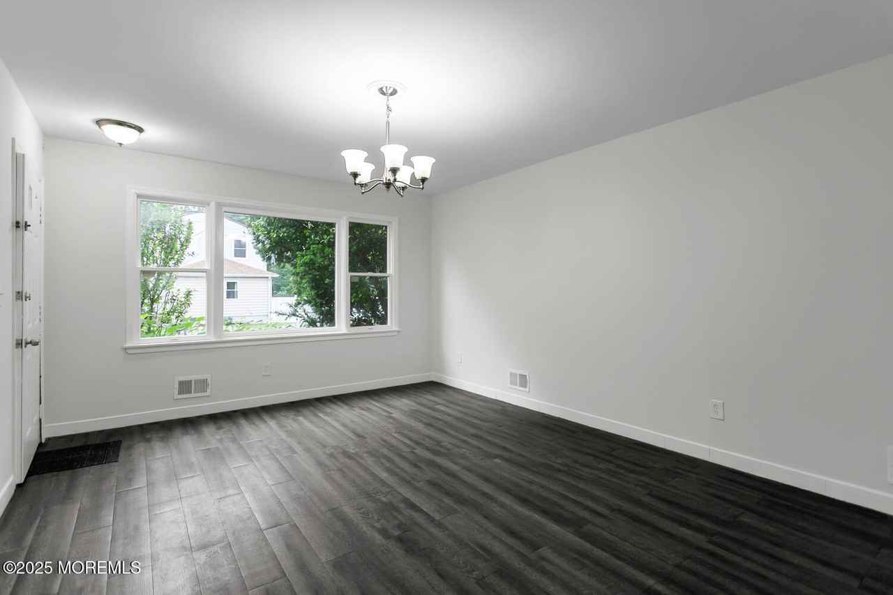 204 Raritan St - Photo 3 of 10