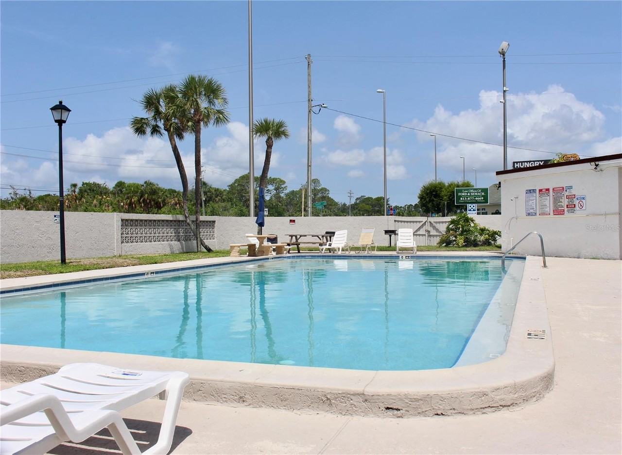 9101 Tudor Dr - Photo 5 of 33