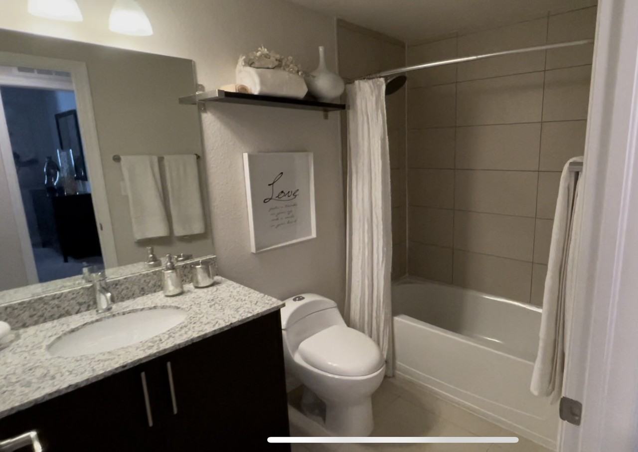 1537 Sw 70th Ave #421 - Photo 5 of 10