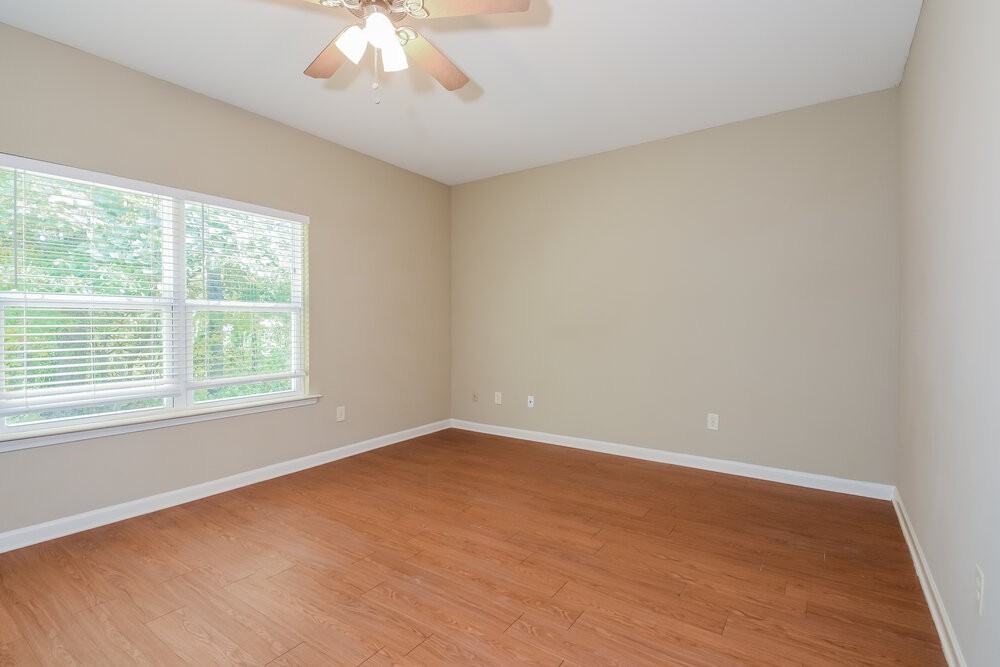 504 Hill Crest Cir - Photo 4 of 18