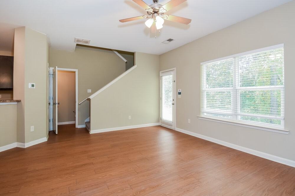504 Hill Crest Cir - Photo 5 of 18
