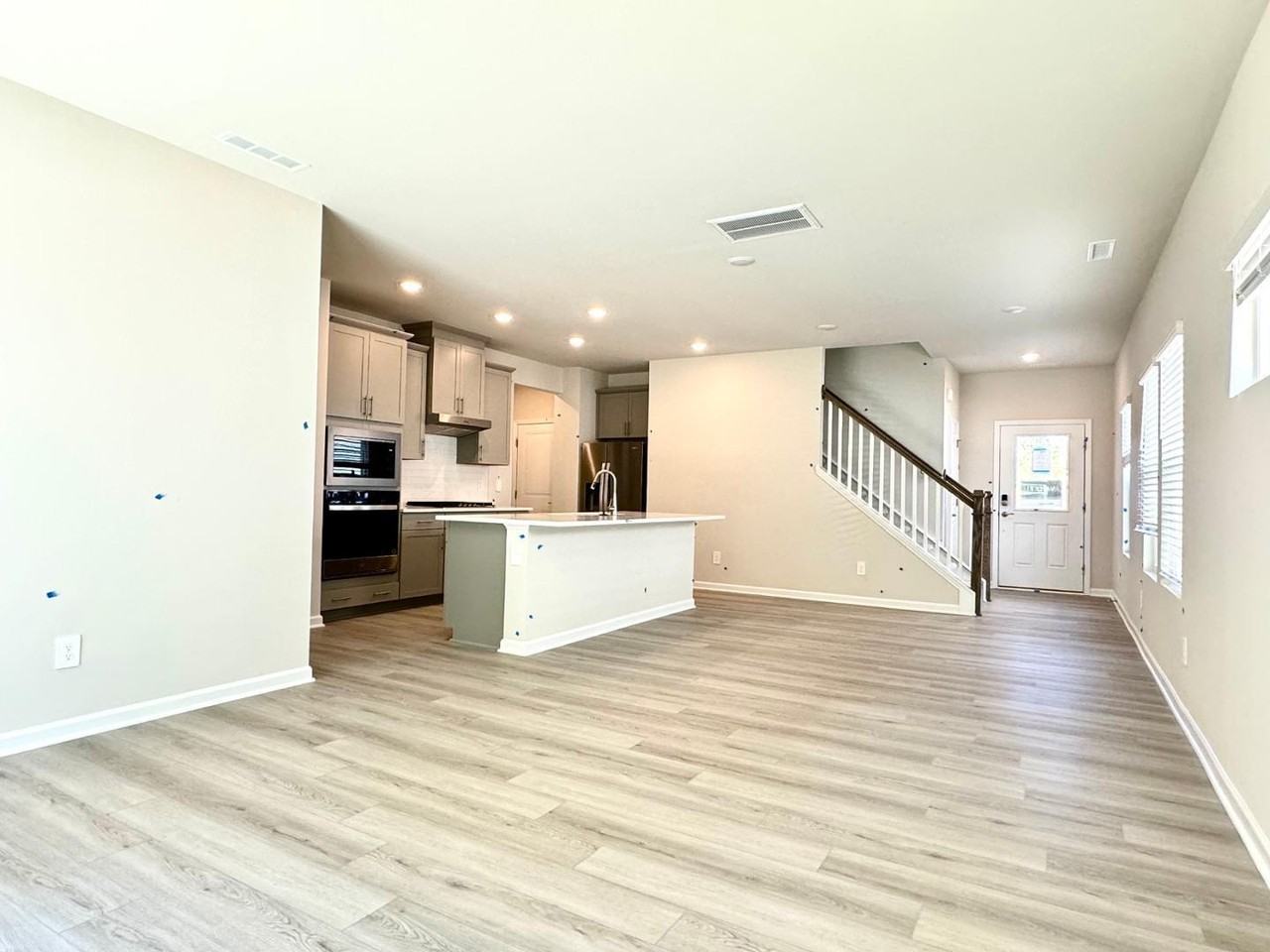 433 Squirrel Oaks Ln - Photo 2 of 14