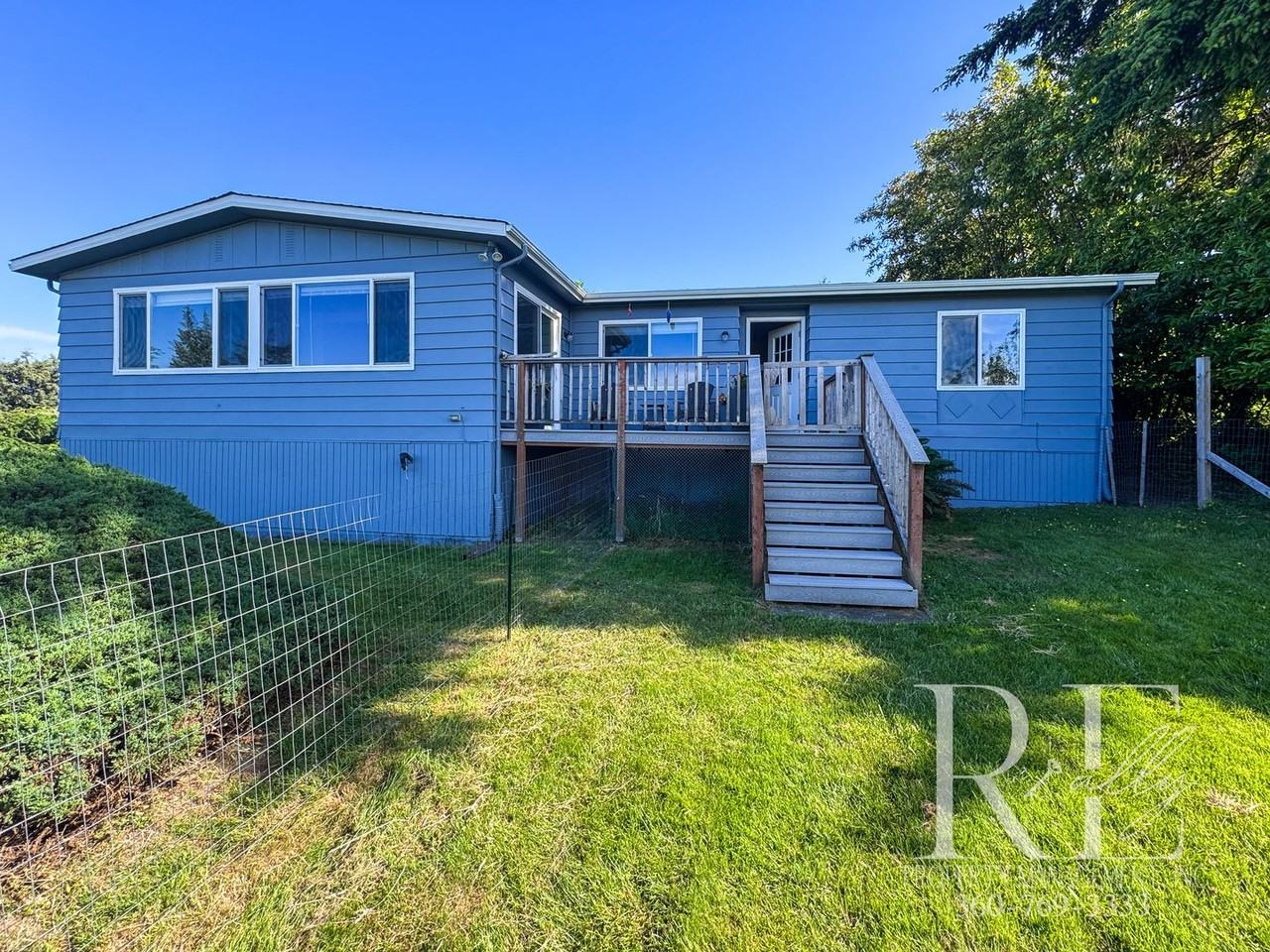 12190 Ne Jefferson Point Rd - Photo 3 of 37