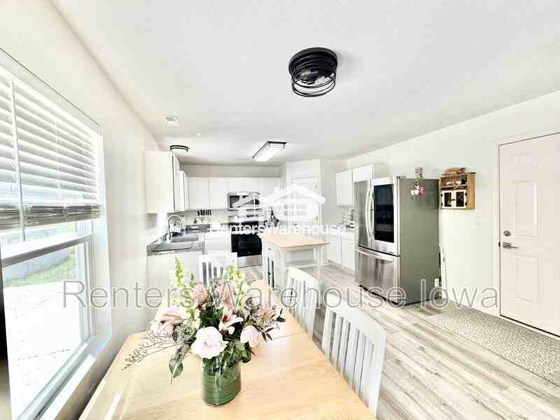 375 Hillside Dr - Photo 3 of 24
