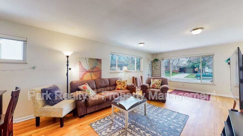 715 Ivanhoe St - Photo 4 of 43