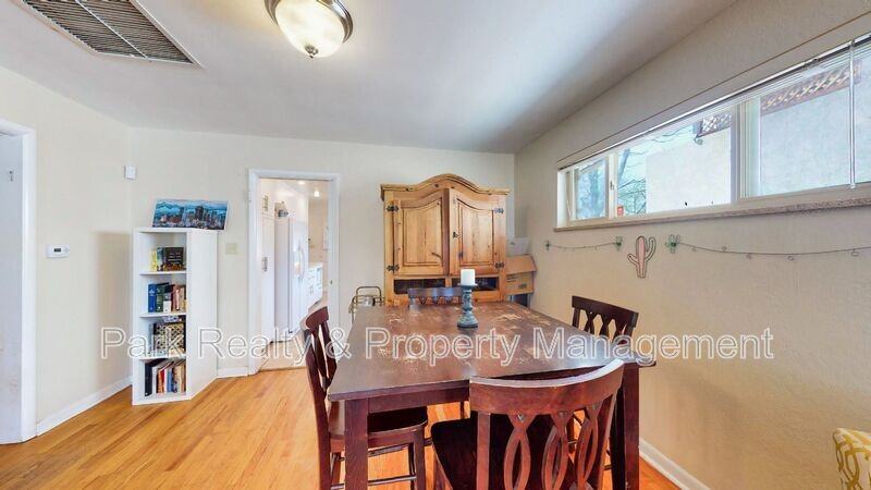 715 Ivanhoe St - Photo 5 of 43