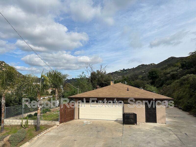 2027 Old Bend Rd - Photo 2 of 23