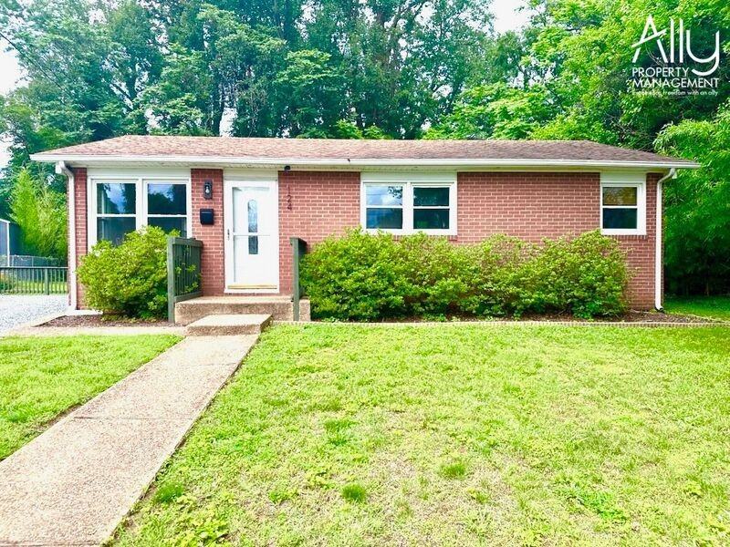 124 N Baker St - Photo 2 of 22