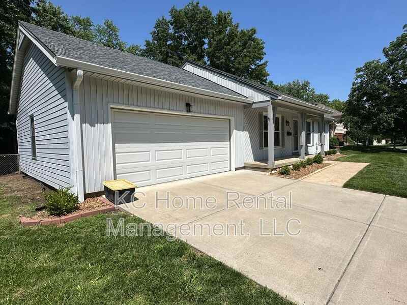 8216 W 97th St - Photo 3 of 46