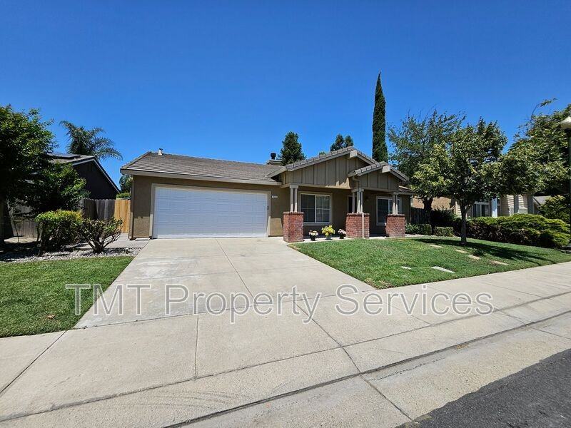 3533 Des Moines Dr - Photo 2 of 43