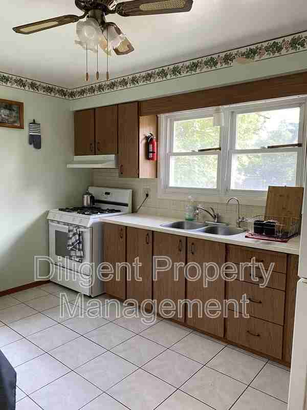 186 Collison Ave - Photo 2 of 20