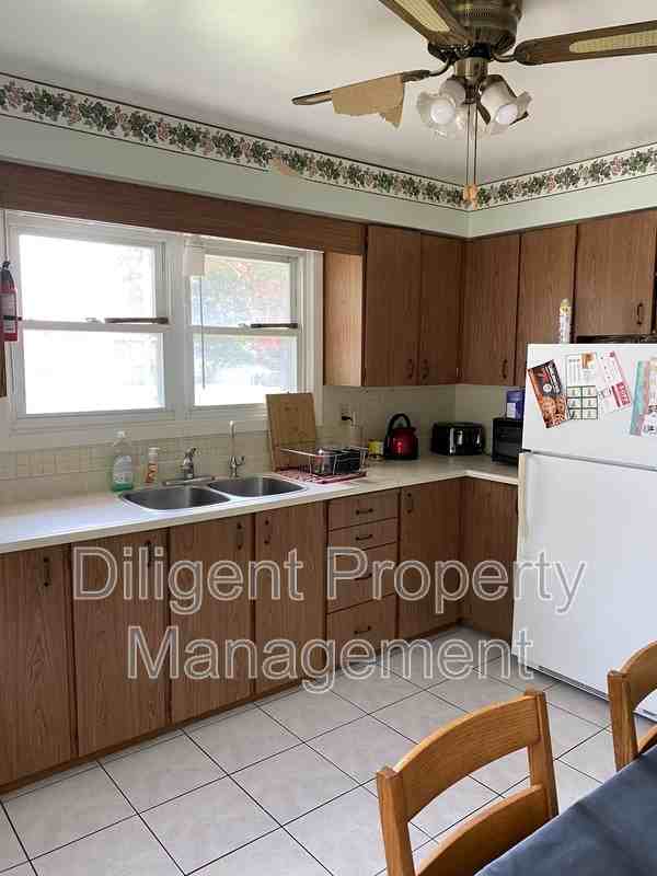 186 Collison Ave - Photo 3 of 20