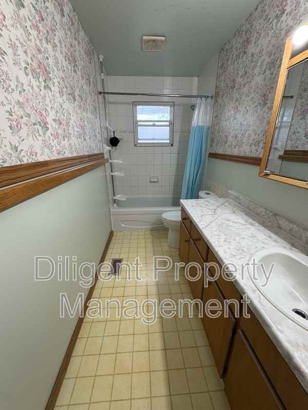 186 Collison Ave - Photo 7 of 20